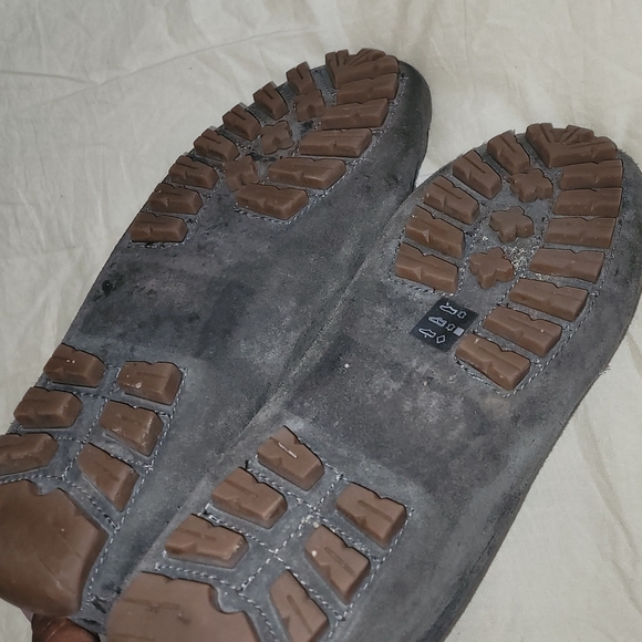 Coach driving flat - Picture 3 of 3